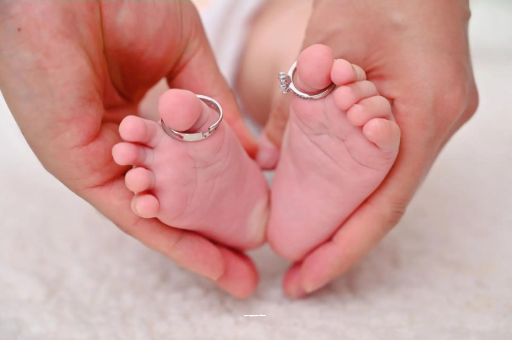 借卵生子咨询孕妇六个月肚子多大